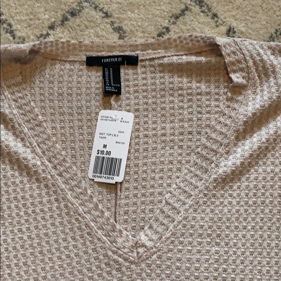 NWT Forever 21 V Neck Top - Picture 2 of 3